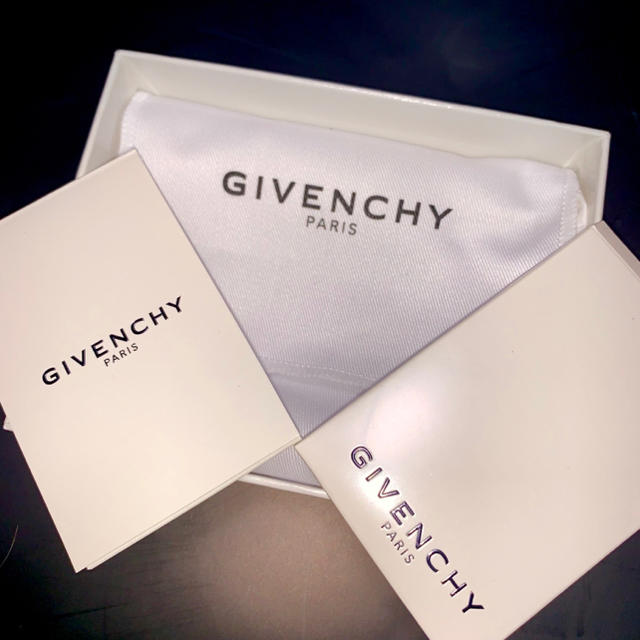 GIVENCHY(ジバンシィ)の《新品未使用》GIVENCHY二つ折り札入れ 財布 チェッカー柄 マネークリップ メンズのファッション小物(折り財布)の商品写真