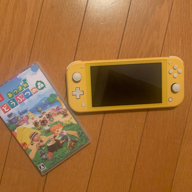 Nintendo Switch(ニンテンドースイッチ)の任天堂　switch lite イエロー　あつまれどうぶつの森　ソフト エンタメ/ホビーのゲームソフト/ゲーム機本体(家庭用ゲーム機本体)の商品写真