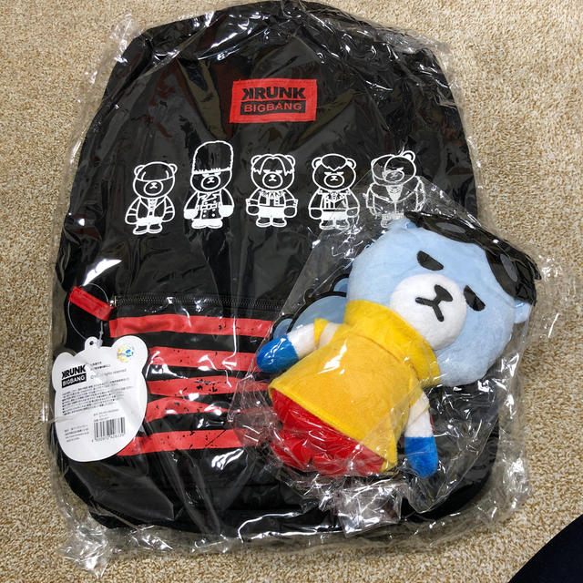 あらちゃん様専用　BIGBANG KRUNK リュックとネックポーチ エンタメ/ホビーのタレントグッズ(ミュージシャン)の商品写真