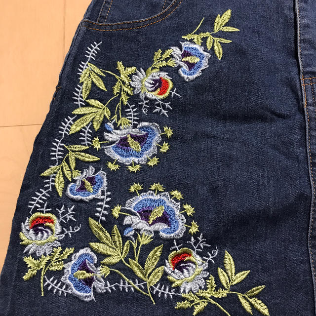 ANAP(アナップ)のANAP  デニム　ミニ　スカート  花柄　刺繍　F  レディースのスカート(ミニスカート)の商品写真