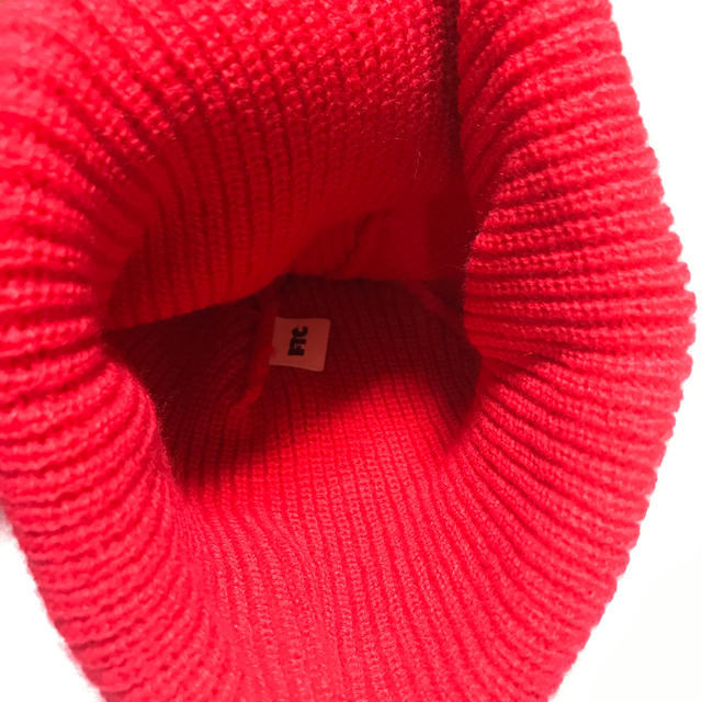 FTC(エフティーシー)のFTC ビーニー　レッド メンズの帽子(ニット帽/ビーニー)の商品写真