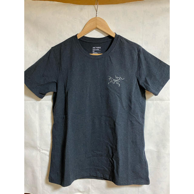 ARC'TERYX(アークテリクス)のARC'TERYX  バード エンブレム Tシャツ  レディースSサイズ レディースのトップス(Tシャツ(半袖/袖なし))の商品写真