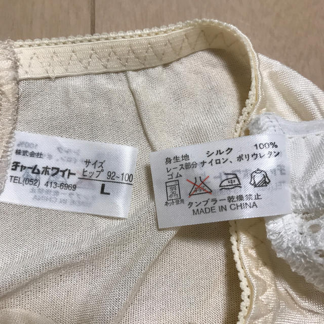 Mieさま専用　シルク  レース　ショーツ　白　ピンクベージュ　2枚　Ｌ　新品 レディースの下着/アンダーウェア(ショーツ)の商品写真