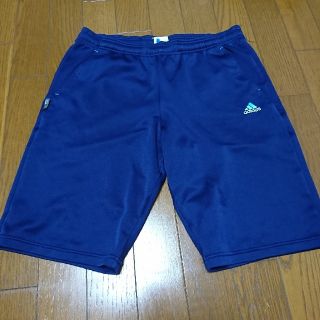 アディダス(adidas)の短パン　アディダス(ハーフパンツ)