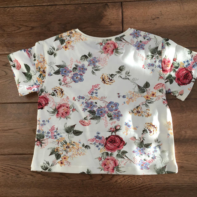 NEXT(ネクスト)の新品♡next♡半袖Tシャツ　花柄ショート丈　90 キッズ/ベビー/マタニティのキッズ服女の子用(90cm~)(Tシャツ/カットソー)の商品写真