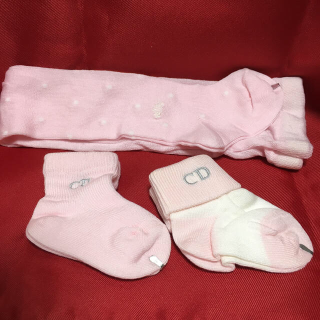 baby Dior(ベビーディオール)の★新品★baby Dior箱入タイツ・靴下セット キッズ/ベビー/マタニティのこども用ファッション小物(靴下/タイツ)の商品写真