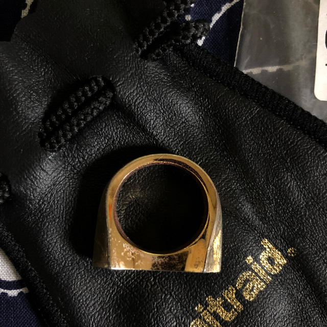 nitraid(ナイトレイド)のnitraid ゴールド アーチロゴ メンズのアクセサリー(リング(指輪))の商品写真