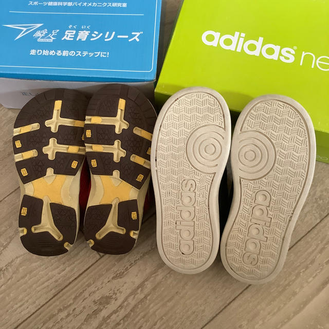 adidas(アディダス)のアディダス ブラック　16.0cm 瞬足  レッド　15.5cm  2足セット　 キッズ/ベビー/マタニティのキッズ靴/シューズ(15cm~)(スニーカー)の商品写真