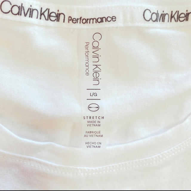 Calvin Klein(カルバンクライン)の【新品未使用】CALVIN KLEIN カルバン・クライン Ｔシャツ レディースのトップス(Tシャツ(半袖/袖なし))の商品写真