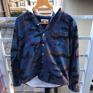 トミーヒルフィガー(TOMMY HILFIGER)のトミー　迷彩シャツ(シャツ)