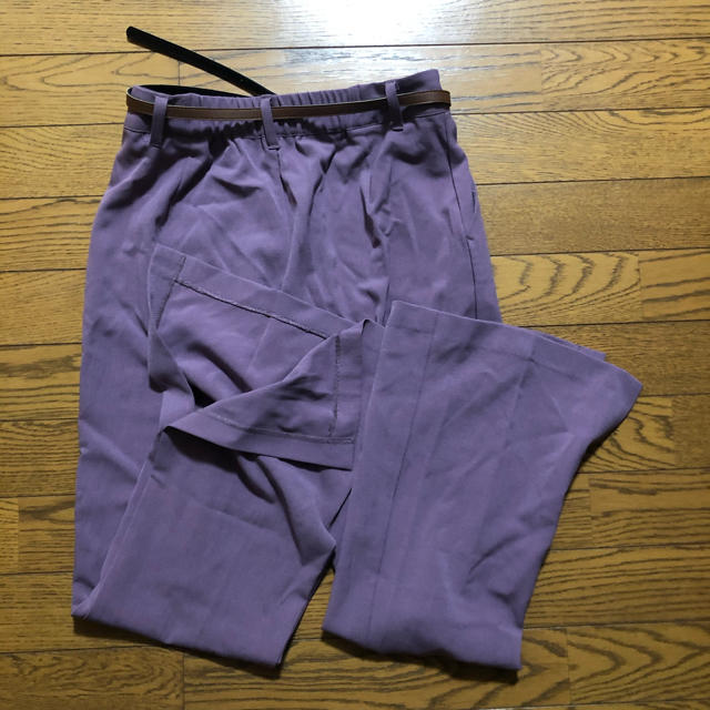 しまむら(シマムラ)のフレアパンツ　パープル　紫　スリット レディースのパンツ(カジュアルパンツ)の商品写真