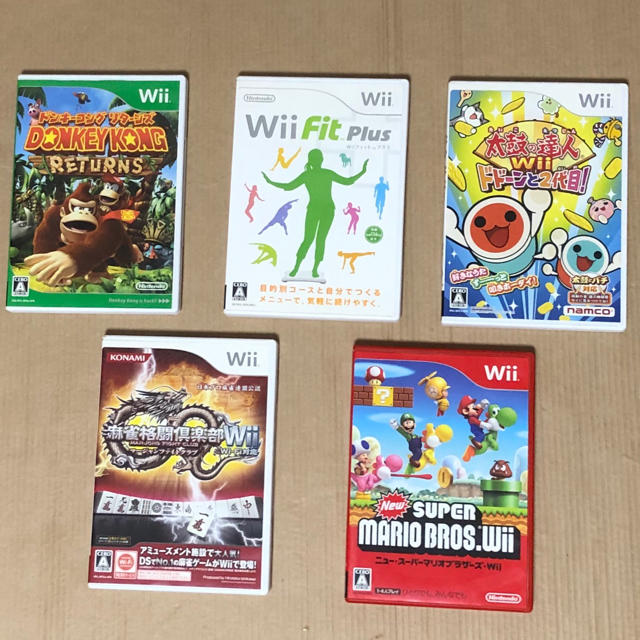 Wii(ウィー)のWii 本体+ソフト5本 エンタメ/ホビーのゲームソフト/ゲーム機本体(家庭用ゲーム機本体)の商品写真