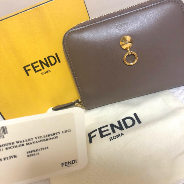 FENDI(フェンディ)の美品 FENDI ラウンド ファスナー 折り財布 ブランド 財布 フェンディ レディースのファッション小物(財布)の商品写真