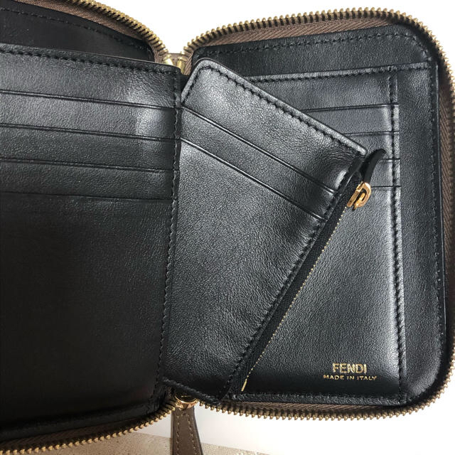 FENDI(フェンディ)の美品 FENDI ラウンド ファスナー 折り財布 ブランド 財布 フェンディ レディースのファッション小物(財布)の商品写真