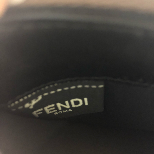 FENDI(フェンディ)の美品 FENDI ラウンド ファスナー 折り財布 ブランド 財布 フェンディ レディースのファッション小物(財布)の商品写真