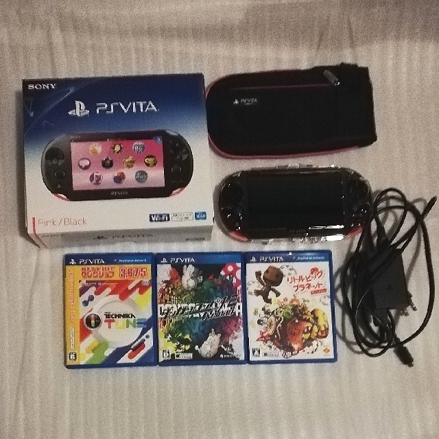 PlayStation Vita(プレイステーションヴィータ)のKOMY様専用 PSVITA Wi-Fiモデル ピンク/ブラック 2000  エンタメ/ホビーのゲームソフト/ゲーム機本体(携帯用ゲーム機本体)の商品写真
