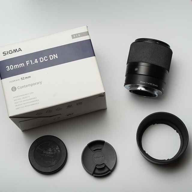 SIGMA(シグマ)の【 Eマウント】SIGMA 30mm F1.4 DC DN スマホ/家電/カメラのカメラ(レンズ(単焦点))の商品写真