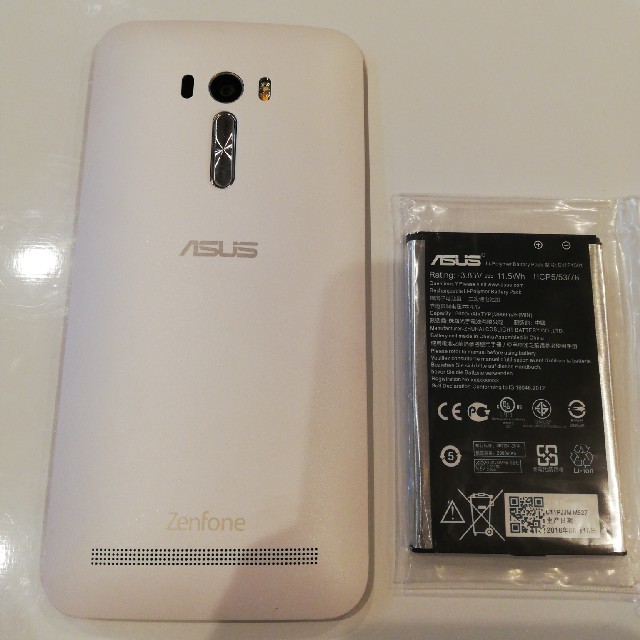 ASUS(エイスース)のジャンク　ASUS　Zenfone Selfie Z00UD ホワイト　100 スマホ/家電/カメラのスマートフォン/携帯電話(スマートフォン本体)の商品写真