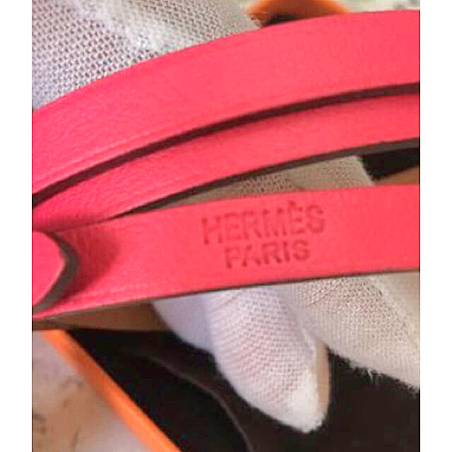 Hermes(エルメス)の♡HERMES♡ エルメス　人気希少カラー　レザーブレスレット レディースのアクセサリー(ブレスレット/バングル)の商品写真