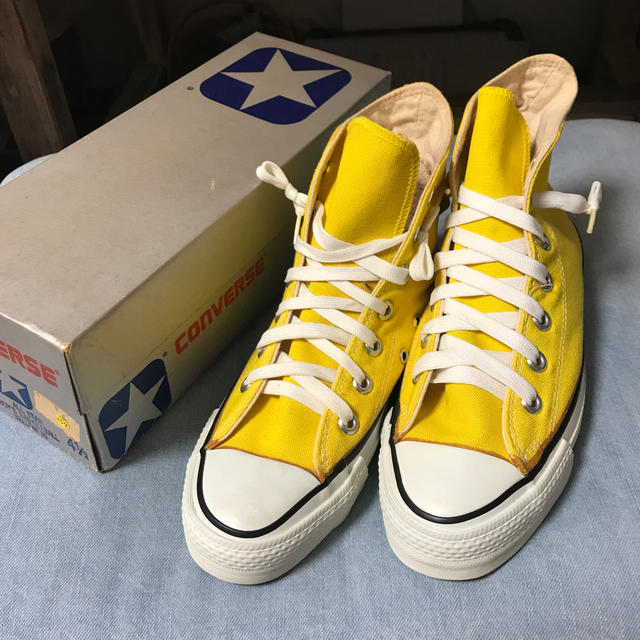 CONVERSE(コンバース)の80年代コンバースデッドストックアメリカ製23.5センチイエローハイカット レディースの靴/シューズ(スニーカー)の商品写真