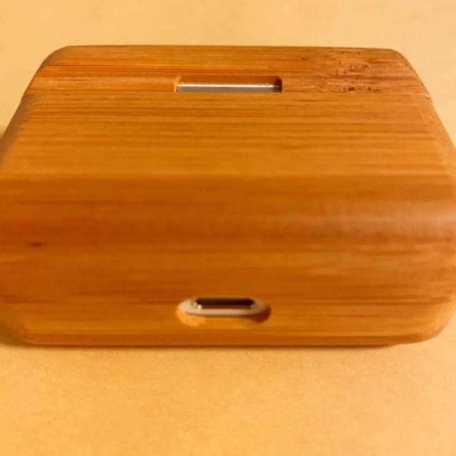 Airpods pro ウッドケース 木製 wood カラビナ付き　シンプル スマホ/家電/カメラのオーディオ機器(ヘッドフォン/イヤフォン)の商品写真