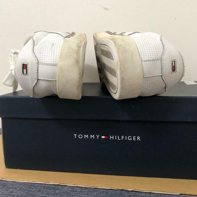 TOMMY HILFIGER(トミーヒルフィガー)のトミー　スニーカー白 メンズの靴/シューズ(スニーカー)の商品写真