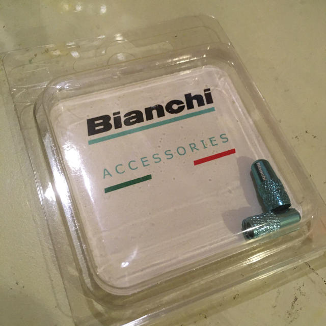 Bianchi(ビアンキ)の新品 ビアンキ純正品バルブキャップ スポーツ/アウトドアの自転車(パーツ)の商品写真