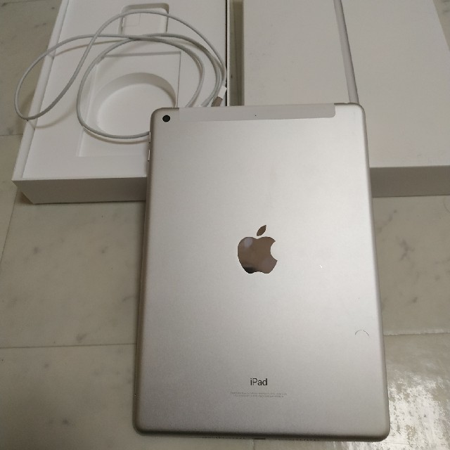 iPad5　docomo 32GB