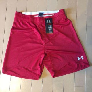 アンダーアーマー(UNDER ARMOUR)の【新品】アンダーアーマー　ハーフパンツ　赤　L(ショートパンツ)