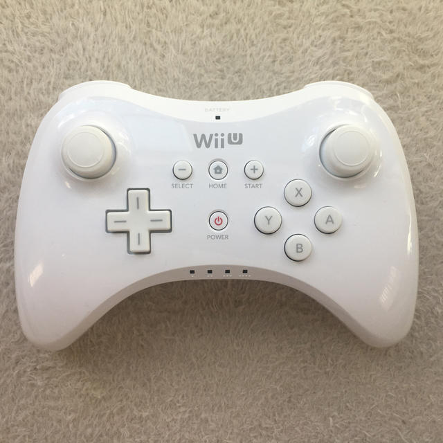 Wii U(ウィーユー)のwiiU PROコントローラー　shiro エンタメ/ホビーのゲームソフト/ゲーム機本体(その他)の商品写真
