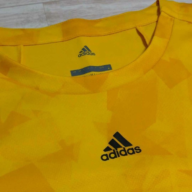 adidas(アディダス)の★adidas★アディダス 半袖Tシャツ 美品！ スポーツ/アウトドアのテニス(ウェア)の商品写真