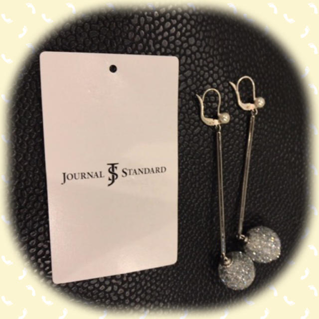 JOURNAL STANDARD(ジャーナルスタンダード)のjournal standard スイングボールピアス レディースのアクセサリー(ピアス)の商品写真