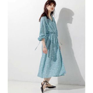 ユナイテッドアローズ(UNITED ARROWS)のユナイテッドアローズ  ブルー　ワンピース　花柄(ロングワンピース/マキシワンピース)