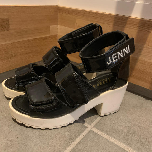 JENNI(ジェニィ)のJENNI サンダル キッズ/ベビー/マタニティのキッズ靴/シューズ(15cm~)(サンダル)の商品写真