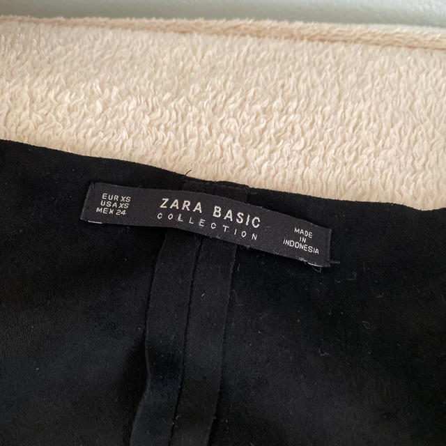 ZARA(ザラ)のZARA 黒トップスXS レディースのトップス(カットソー(半袖/袖なし))の商品写真