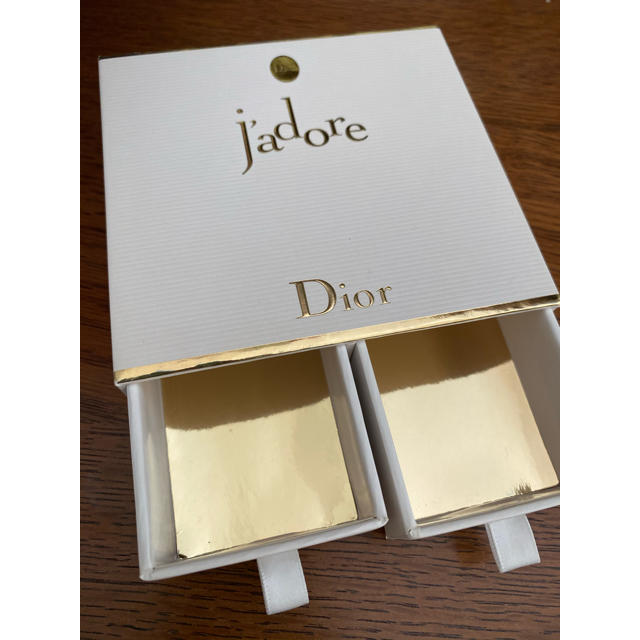 Dior(ディオール)のDiorディオール　空き箱 インテリア/住まい/日用品のオフィス用品(ラッピング/包装)の商品写真