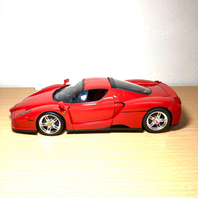 Ferrari(フェラーリ)のステイホーム応援　タミヤ エンツォフェラーリ　1/24 塗装完成品 エンタメ/ホビーのおもちゃ/ぬいぐるみ(模型/プラモデル)の商品写真