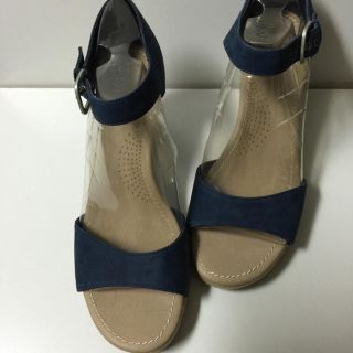 アグ(UGG)の【美品】UGG.ストライプ×紺サンダル.箱なし(サンダル)