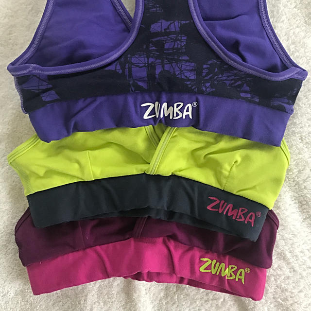 Zumba(ズンバ)のZUMBA スポーツブラ XS 3枚セット スポーツ/アウトドアのトレーニング/エクササイズ(トレーニング用品)の商品写真