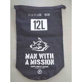 マンウィズアミッション(MAN WITH A MISSION)の【ジョジョ様専用】MWAM  ロゴドライバッグ　12L ブラック(ミュージシャン)