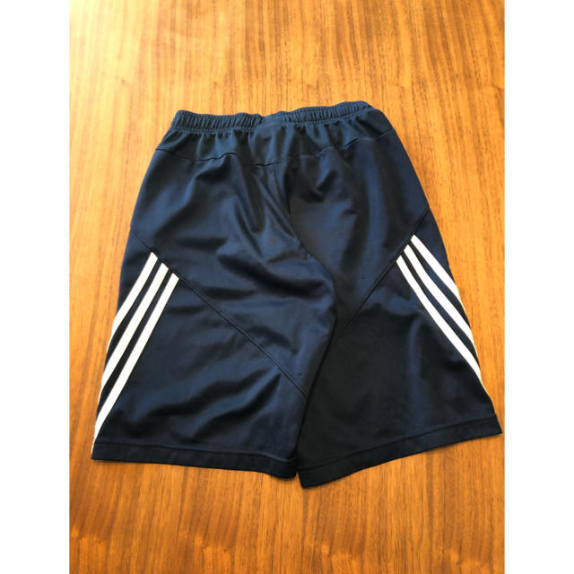 adidas(アディダス)のadidas ハーフパンツ　150  キッズ/ベビー/マタニティのキッズ服男の子用(90cm~)(Tシャツ/カットソー)の商品写真