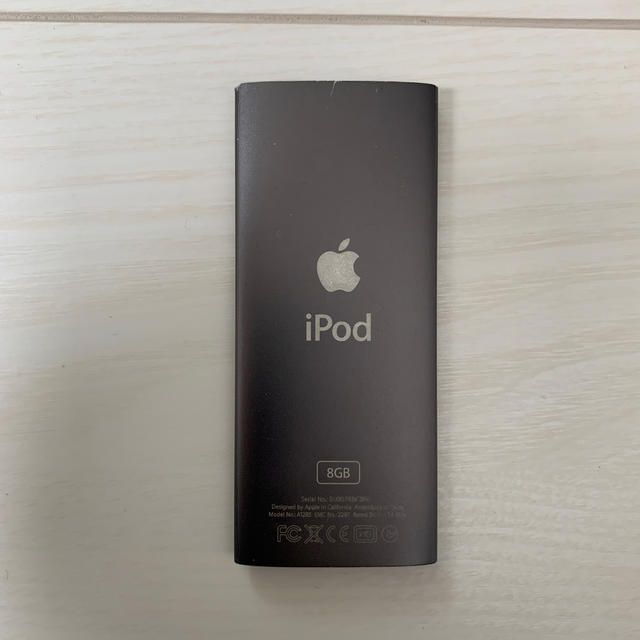 Apple(アップル)のiPod 8G ブラック スマホ/家電/カメラのオーディオ機器(ポータブルプレーヤー)の商品写真