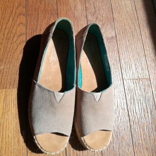 トムズ(TOMS)のTOMS　スウェードサンダル　24cm最終値下げ(サンダル)