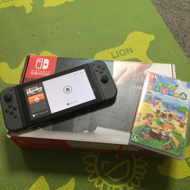 どうぶつの森ソフトとNintendo Switch JOY-CON グレー本体