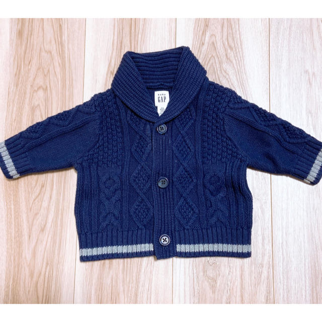 babyGAP(ベビーギャップ)の美品baby GAP ニットカーディガン秋冬新生児用0-3months キッズ/ベビー/マタニティのベビー服(~85cm)(カーディガン/ボレロ)の商品写真