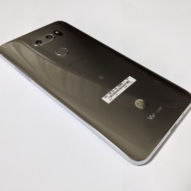 LG Electronics(エルジーエレクトロニクス)のLG V30+ L-01K Cloud Silver SIMロック解除済 スマホ/家電/カメラのスマートフォン/携帯電話(スマートフォン本体)の商品写真