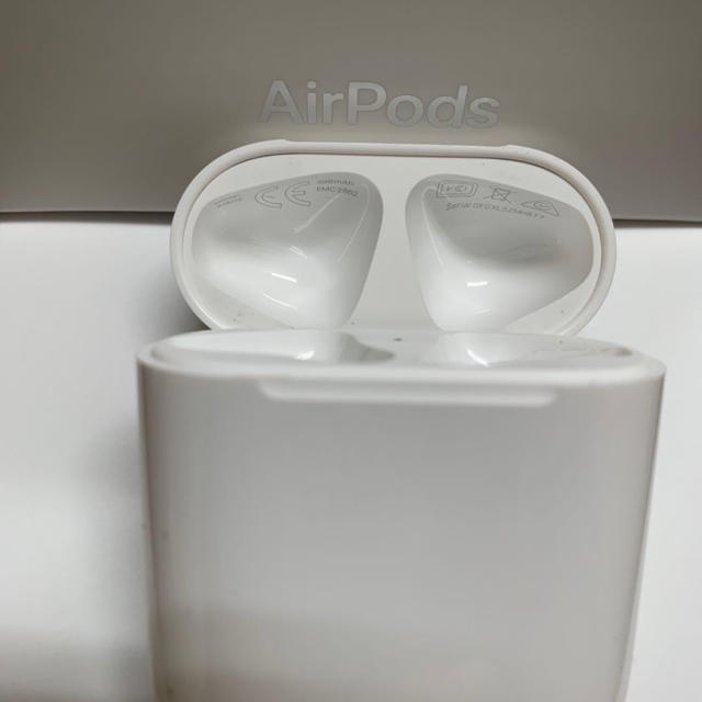 Apple(アップル)のAirpods エアーポッズ　第1世代　充電器　エアポッズ　アップル製品 正規品 スマホ/家電/カメラのオーディオ機器(ヘッドフォン/イヤフォン)の商品写真