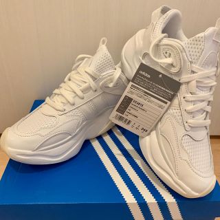 アディダス(adidas)のアディダス　adidas magmur runner(スニーカー)