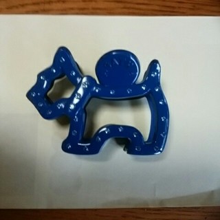 アガタ(AGATHA)のAGATHA　アガタ　ヘアークリップ　ラインストーン付青　オリジナル柄犬柄(バレッタ/ヘアクリップ)