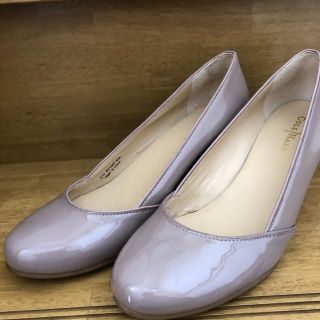 コールハーン(Cole Haan)のコールハーン　ピンクベージュ　エナメル　23.5(ハイヒール/パンプス)